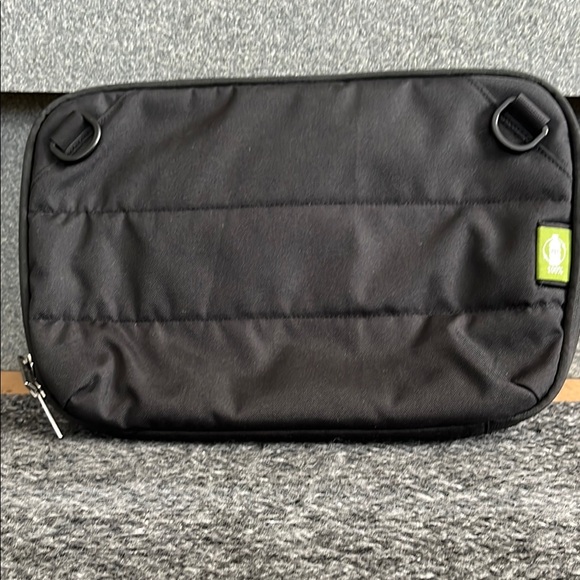 Ethnotek Somanya Sling bag - for tablet/small laptops - Picture 4 of 9